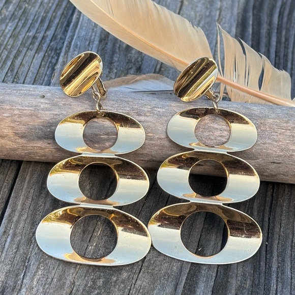 Vintage Napier Tiered Oval Clip On Earrings! - Picture 4 of 8